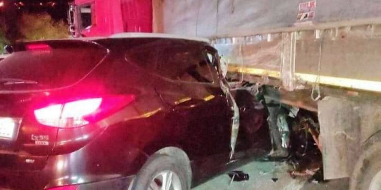 Kahramanmaraş’ta otomobil tıra ok gibi saplandı 