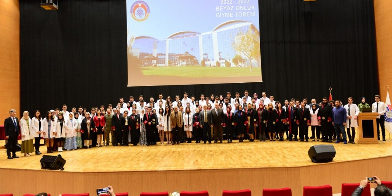 Dünya Diş Hekimleri Gününde Beyaz Önlüklerini Giydiler