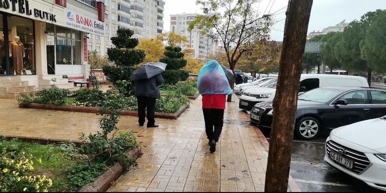 Kahramanmaraş'ta sağanak yağış hayatı olumsuz etkiledi