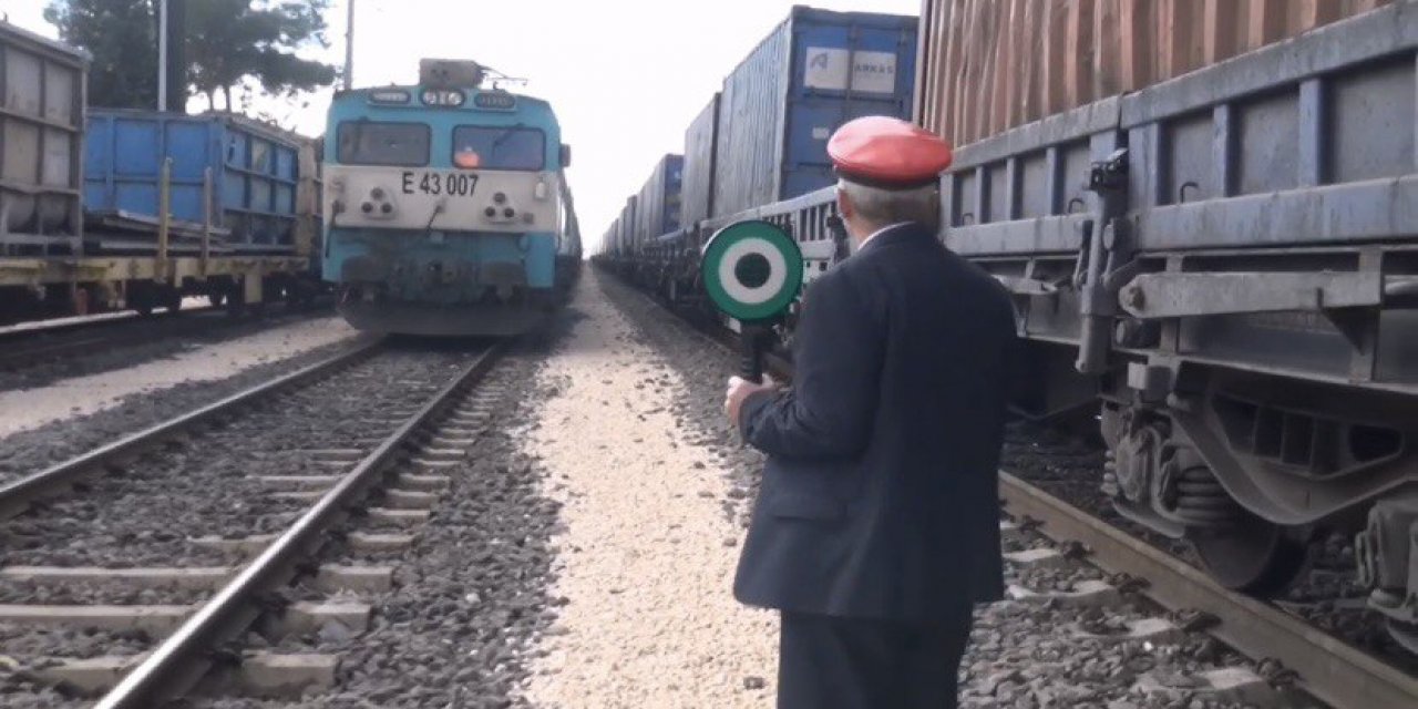 Kahramanmaraş’ta rayların üzerinde 37 yıldır makas atıyor 