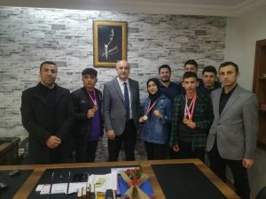 Wushu Şampiyonların'dan Türkoğlu İlçe Milli Eğitim Müdürüne Ziyaret