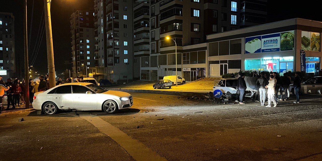 Kahramanmaraş’ta kavşakta iki otomobil çarpıştı: 1 yaralı 