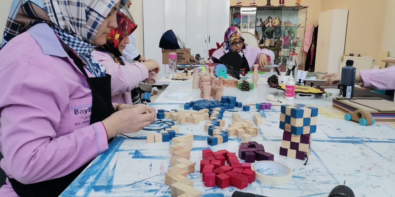 Kahramanmaraş’ta ‘Ahşap Oyuncak Atölyesi’ne yoğun ilgi