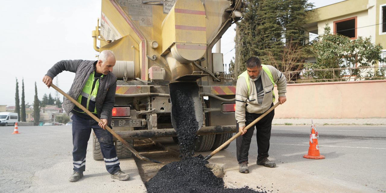 Büyükşehir Depremde Hasar Gören Yolları Onarıyor