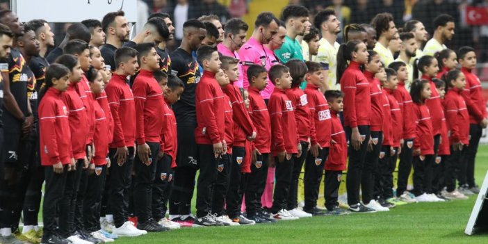 Depremzede çocuklar süper ligde moral buldu
