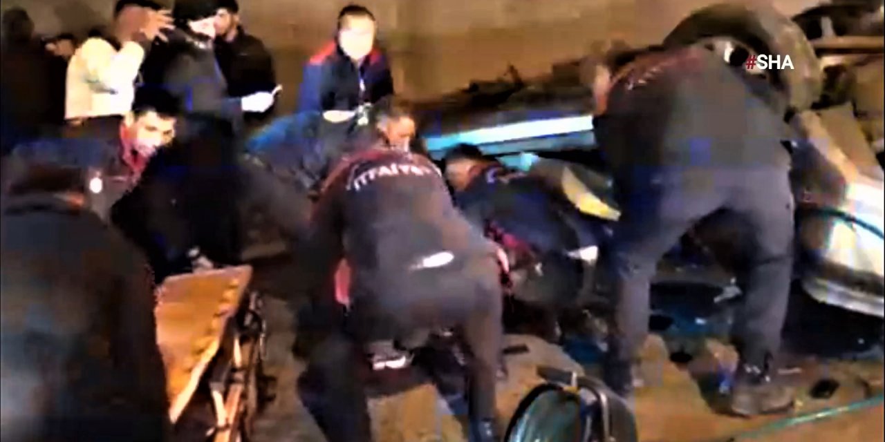 Kahramanmaraş’ta otomobil alt geçide düştü: 3 yaralı