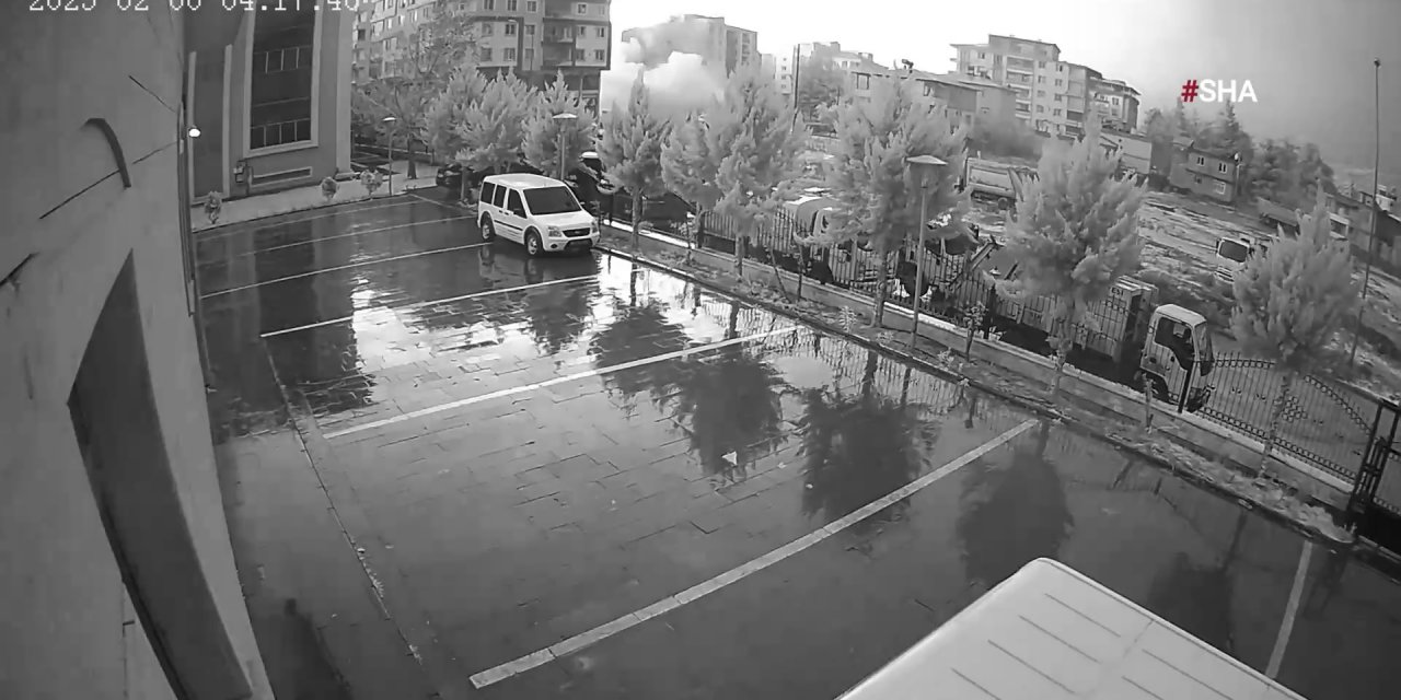 Türkoğlu ilçesinde deprem anı kamerada
