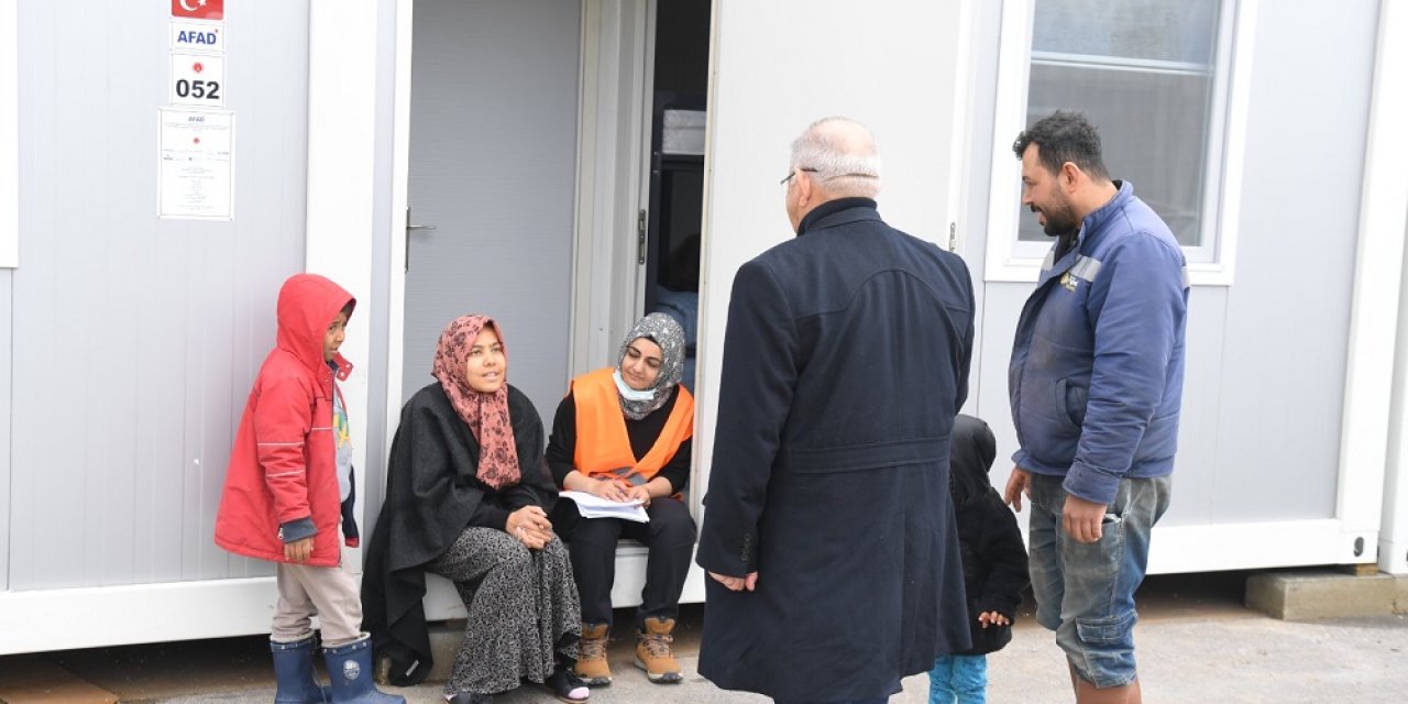Depremzedeler, konteyner kente yerleşmeye başladı