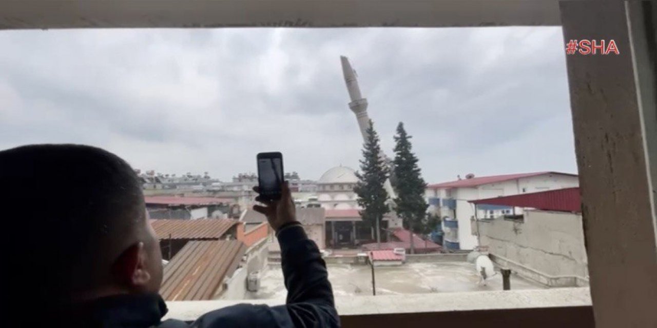 Kontrollü yıkılan minare imam evinin üzerine düştü