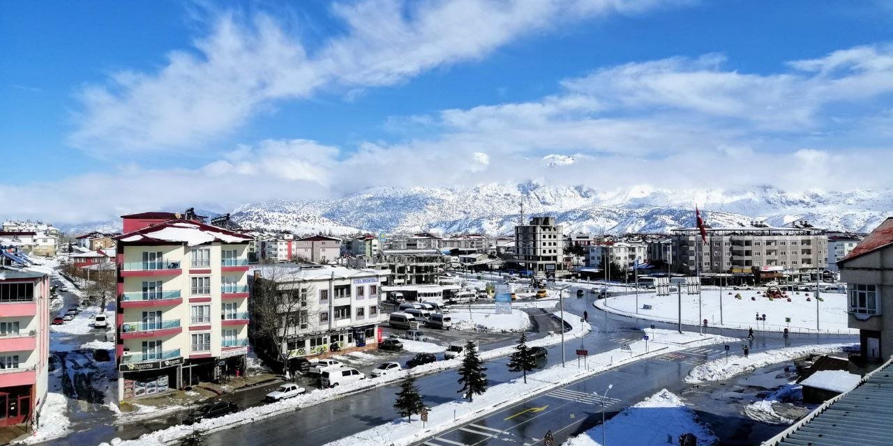 Göksun’da kar yağışı etkili oldu