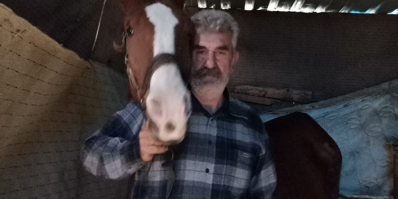 Depremde önce ailesini sonra atlarını kurtardı 