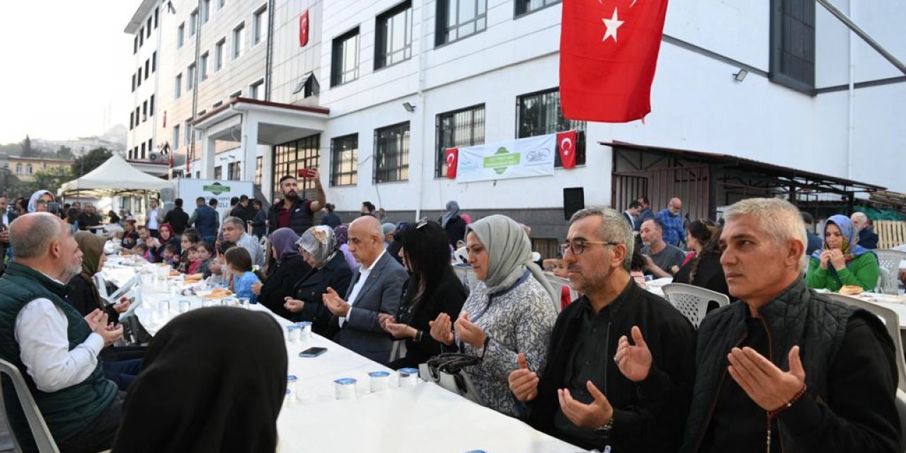 Başkan Güngör, Bakan Kirişci ile İftar ve Mevlid Programına Katıldı