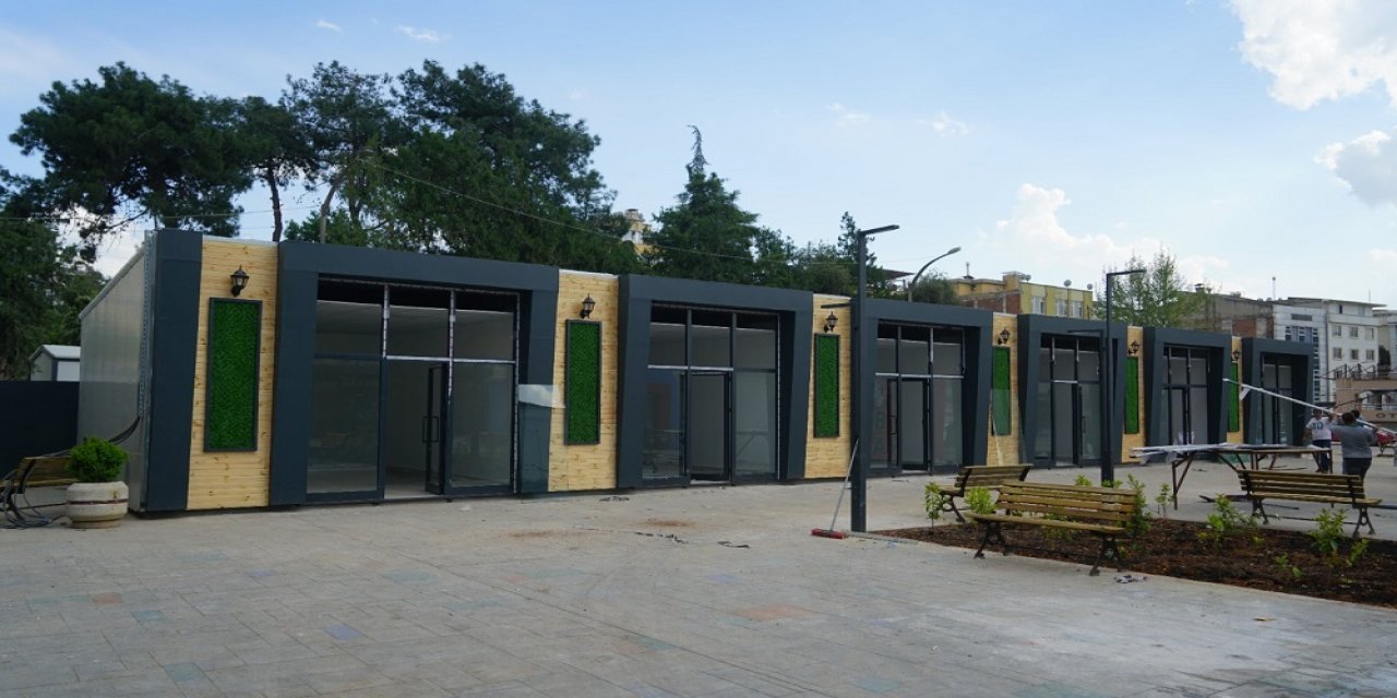 Geçici İş Yerleri Esnafa Teslim Edilmeye Devam Ediyor