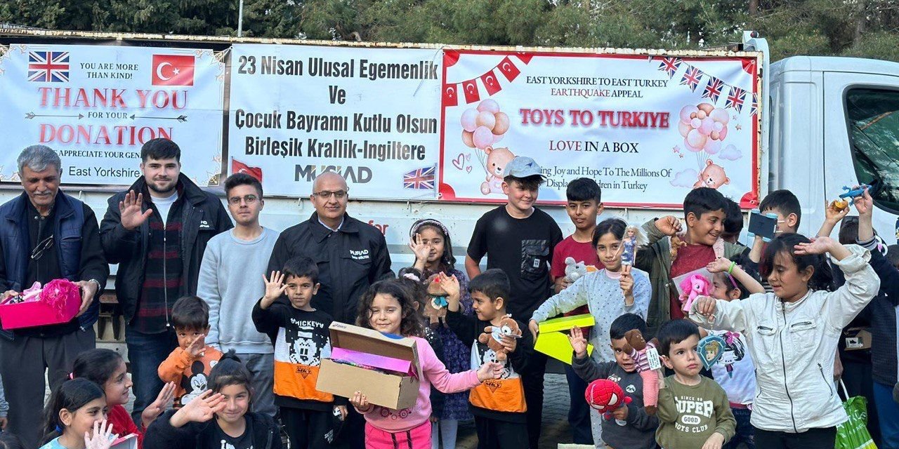 Birleşik Krallık depremzede çocukları sevindirdi