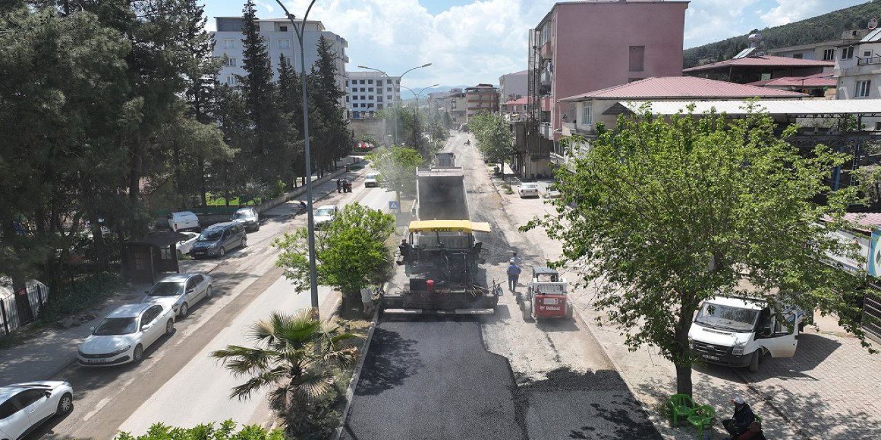 Türkoğlu’nda Hasarlı Yolları Yeniliyor