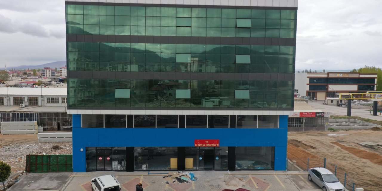 Elbistan Belediyesi yeni yerine taşınıyor