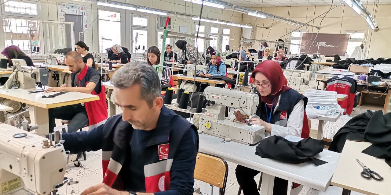 Kahramanmaraş'ta depremzede kadınlar 24 saat üretiyor  