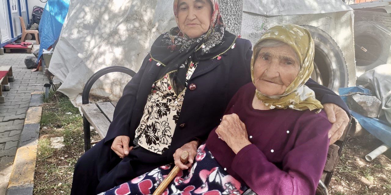 Depremzede ninenin çadırdaki yaşam öyküsü