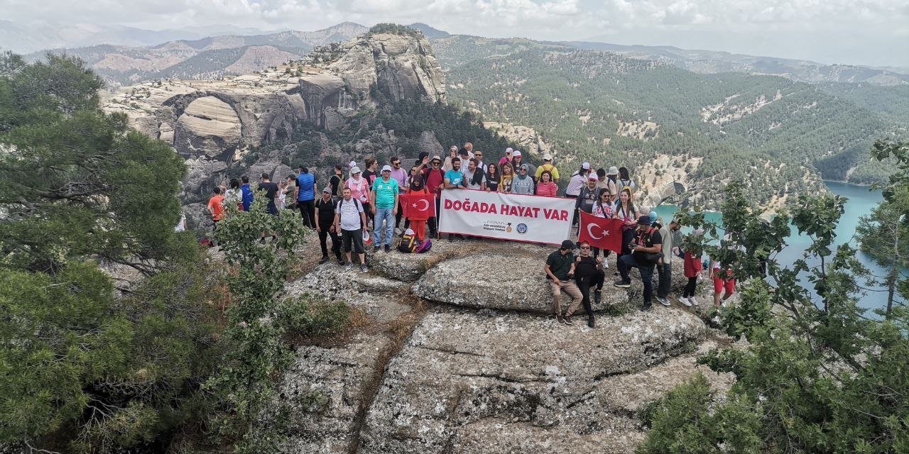 Depremin merkez üssü Kahramanmaraş'ta ilk doğa yürüyüşü gerçekleştirildi