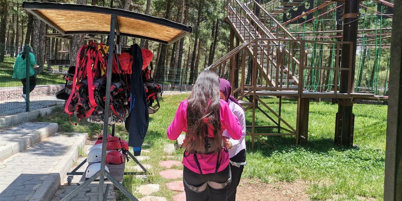 Depremzede öğrenciler heyecan bahçesinde stres sattı 