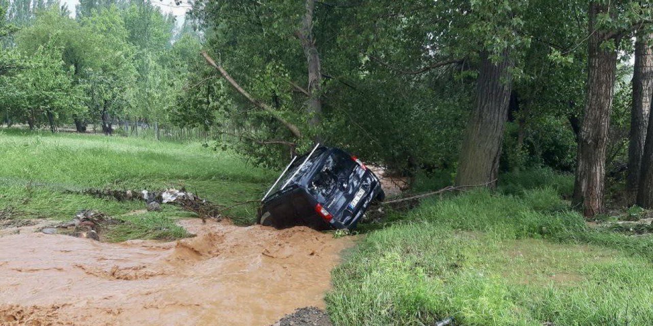 Ekinözü’nü sel vurdu 