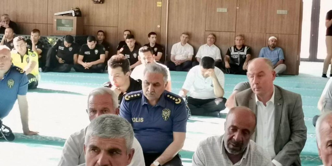 Depremde hayatını kaybeden polisler ve  vatandaşlar için mevlit okutuldu