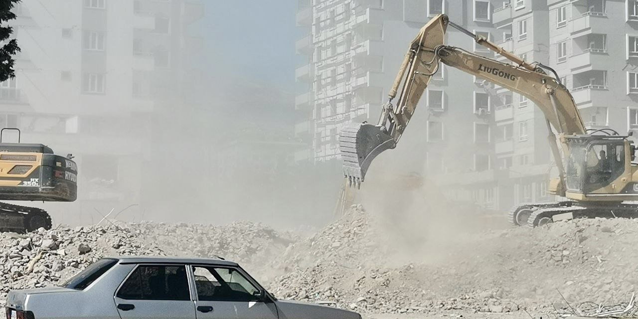 Kahramanmaraş’ta toz bulutu bıktırdı 