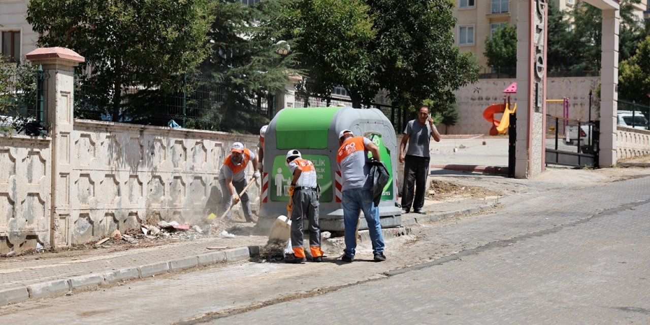 Onikişubat Belediyesi’nden her noktada hummalı temizlik çalışması