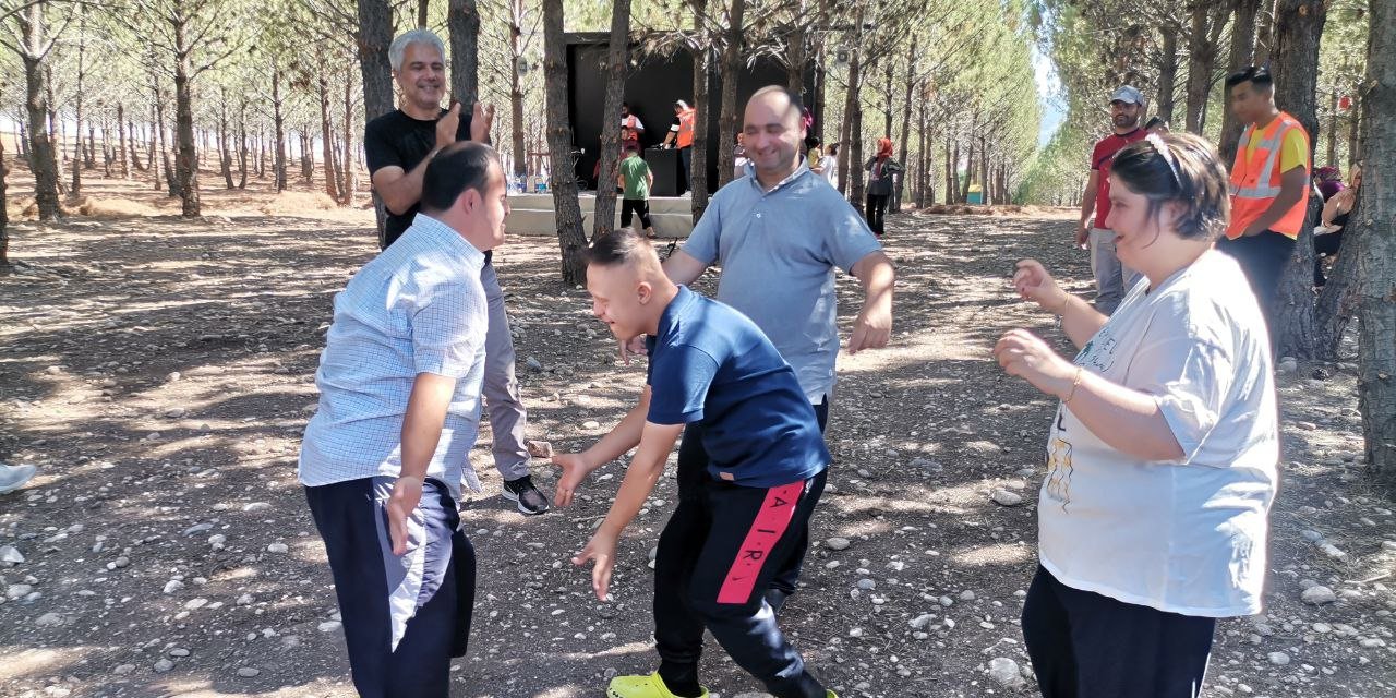 +1 Sokağı'nda down sendromlu şenliği