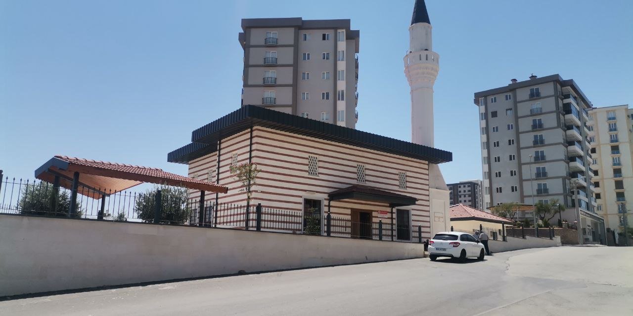 Bölgede ayakta kalan tek cami!