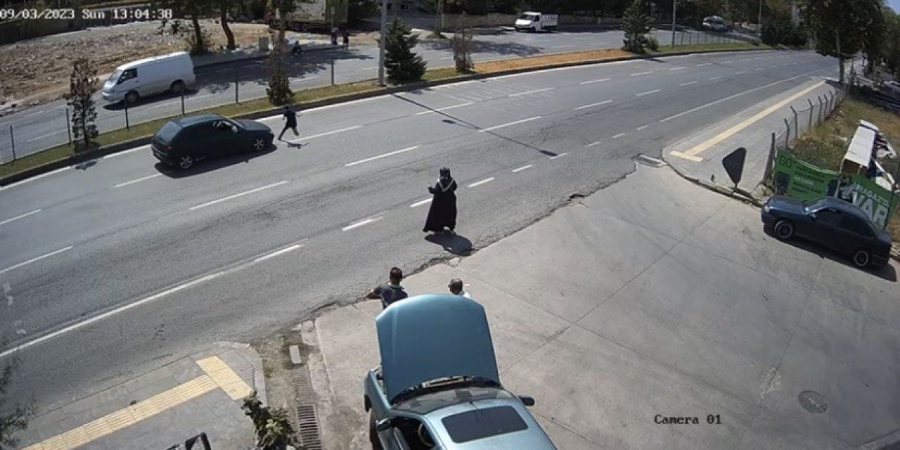 Kahramanmaraş’ta yolun karşına geçmeyen isteyen çocuğa otomobil çarptı