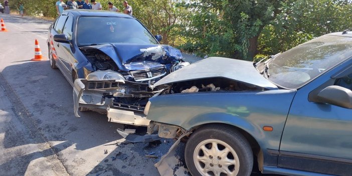 Kahramanmaraş’ta iki otomobil kafa kafaya çarpıştı: 4 yaralı