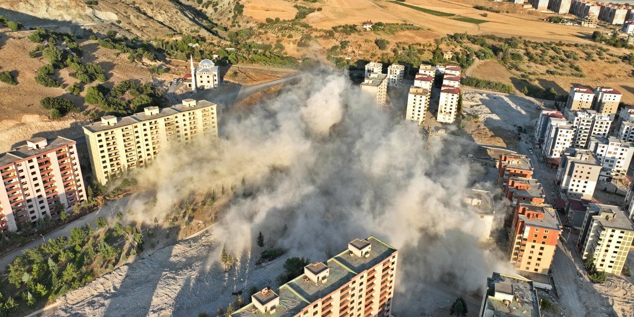 Kahramanmaraş’ta Kontrollü Yıkım Çalışmaları sürüyor 