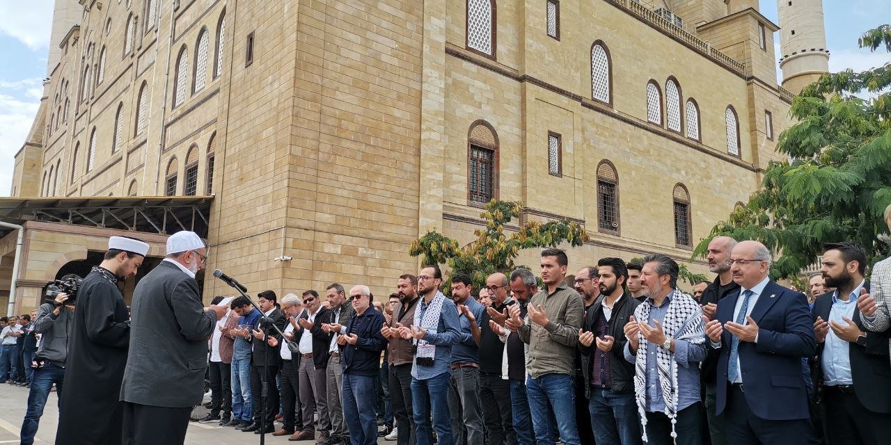 Kahramanmaraş’ta Filistin'de hayatını kaybedenler için gıyabi cenaze namazı kılındı 