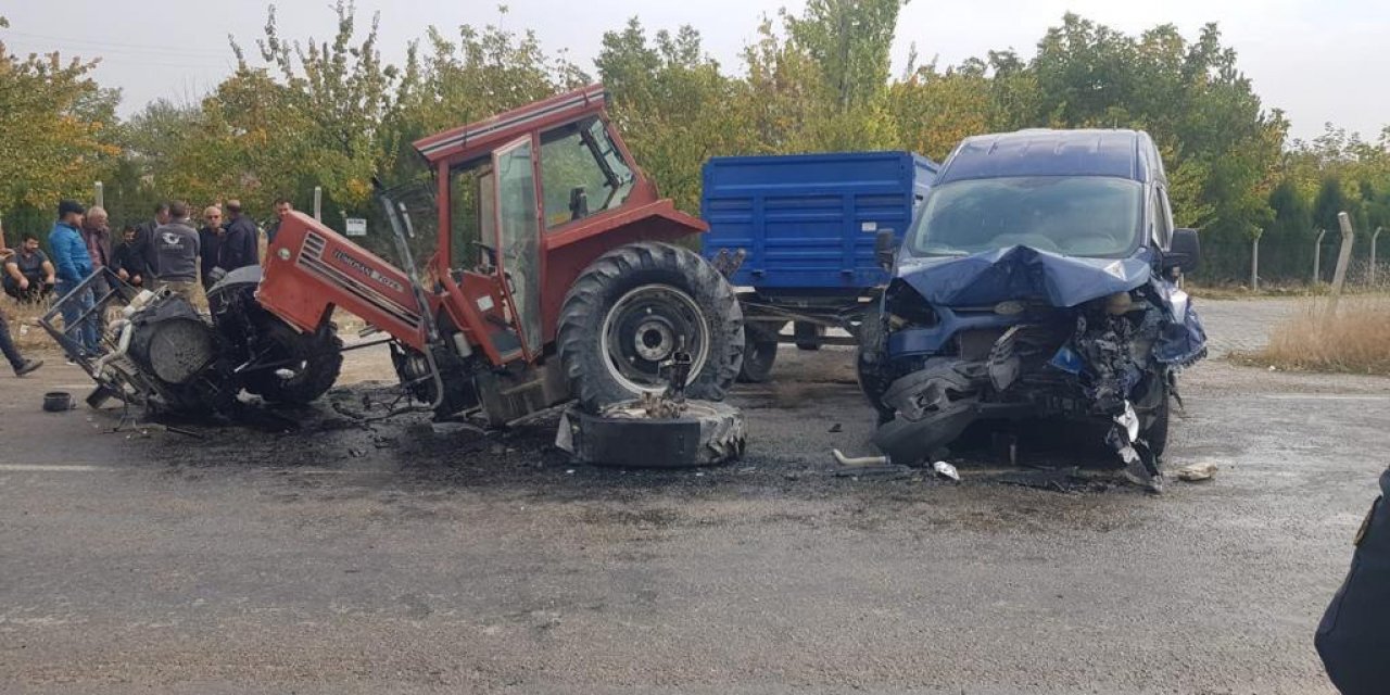 Elbistan’da traktör ikiye bölündü