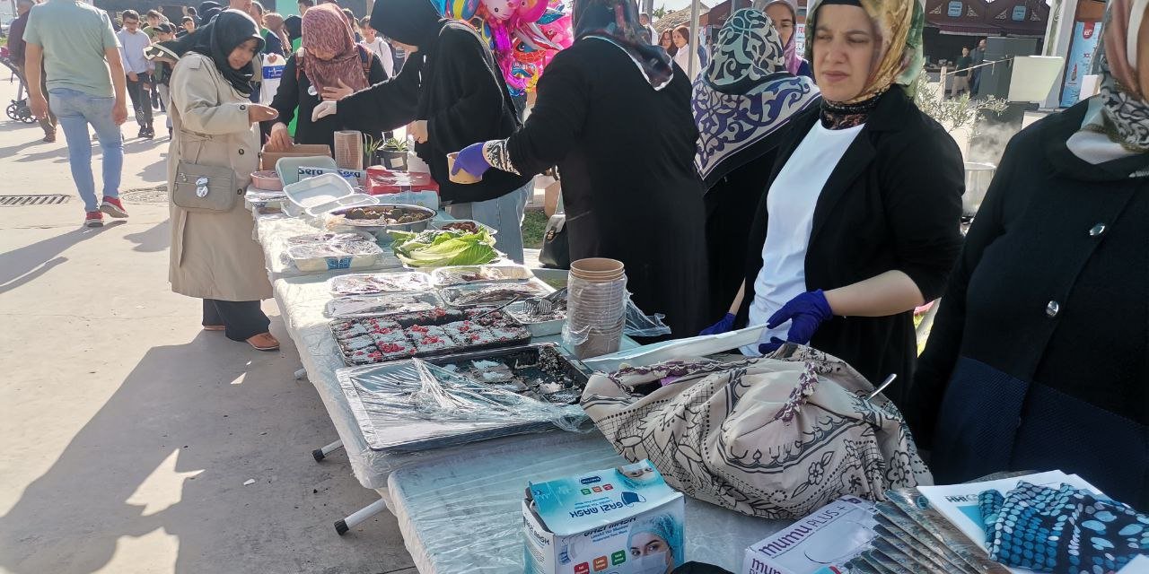 İHH'DAN GAZZE YARARINA HAYIR ÇARŞISI 