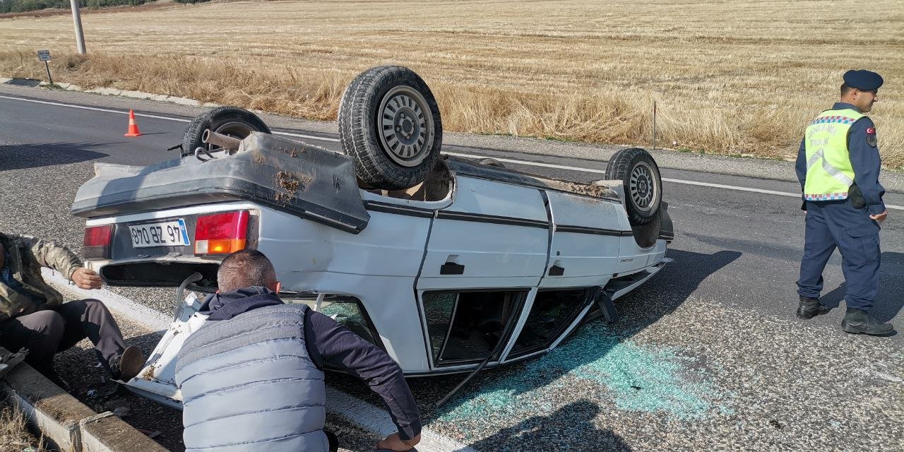 Kahramanmaraş’ta lastiği patlayan otomobil takla attı  
