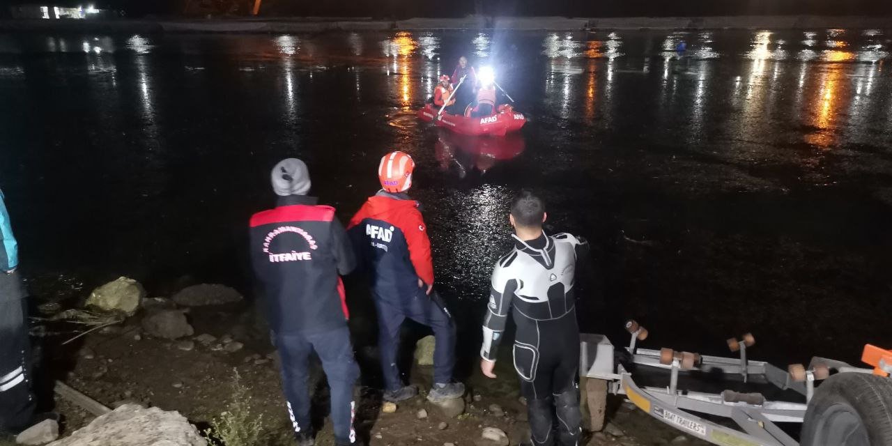 Baraj Gölüne Düşen Genç İçin Ekipler Seferber Oldu