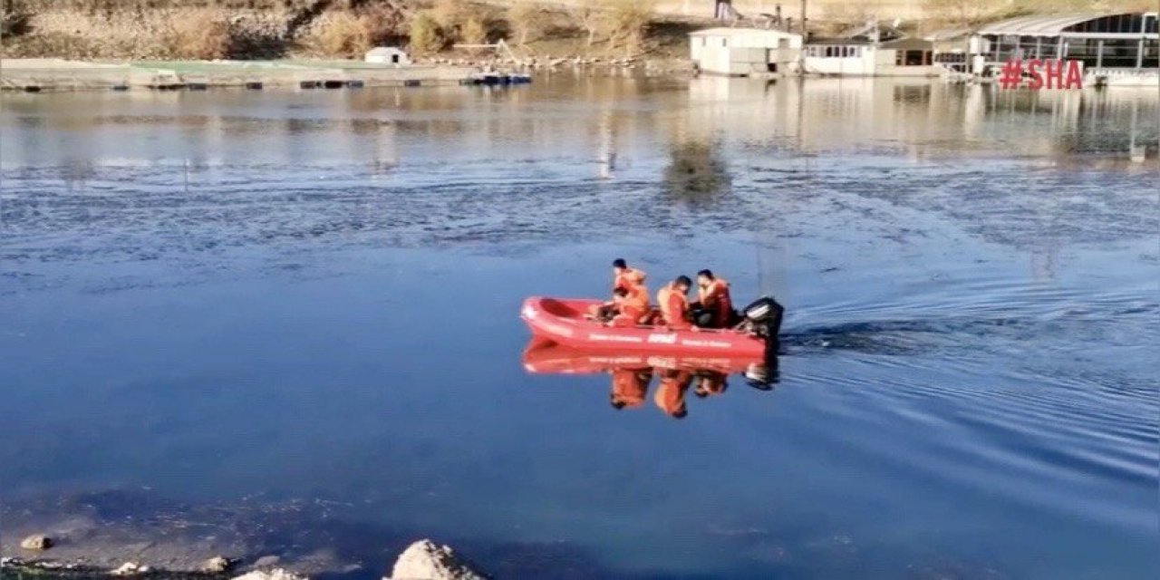 Baraj gölünde kaybolan gencin cesedi bulundu 