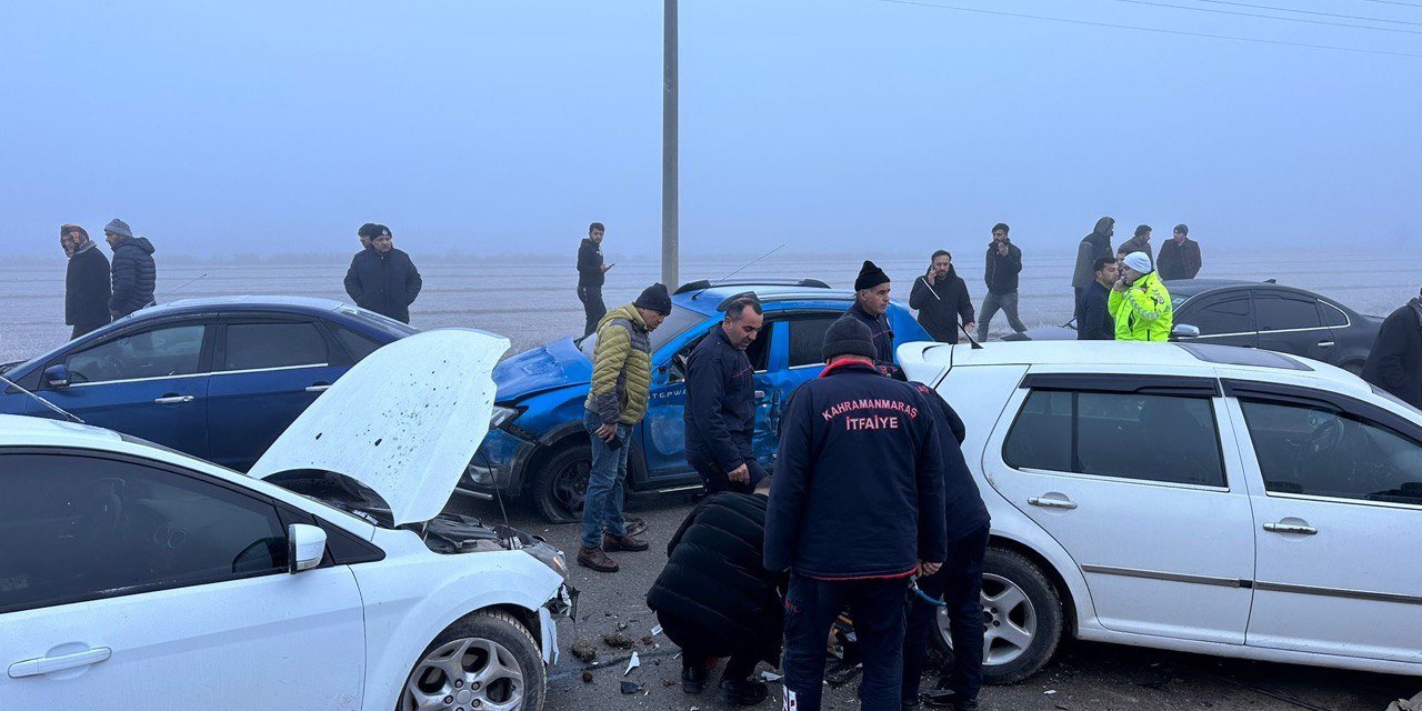 Göksun’da 22 aracın karıştığı zincirleme kazada 15 kişi yaralandı 