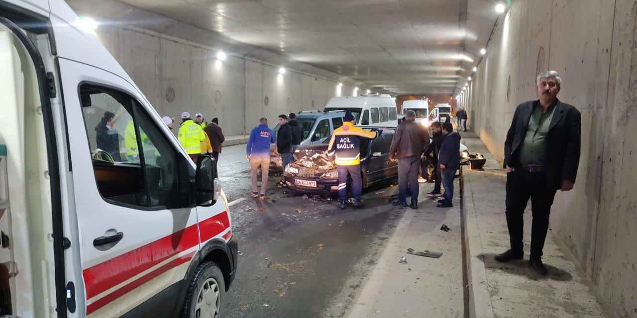 Kahramanmaraş’ta zincirleme kaza: 13 araç birbirine girdi 