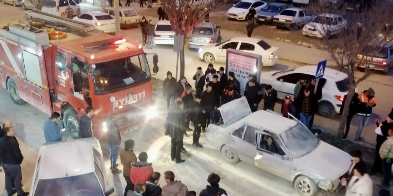 Elbistan’da seyir halinde olan otomobil bomba gibi patladı