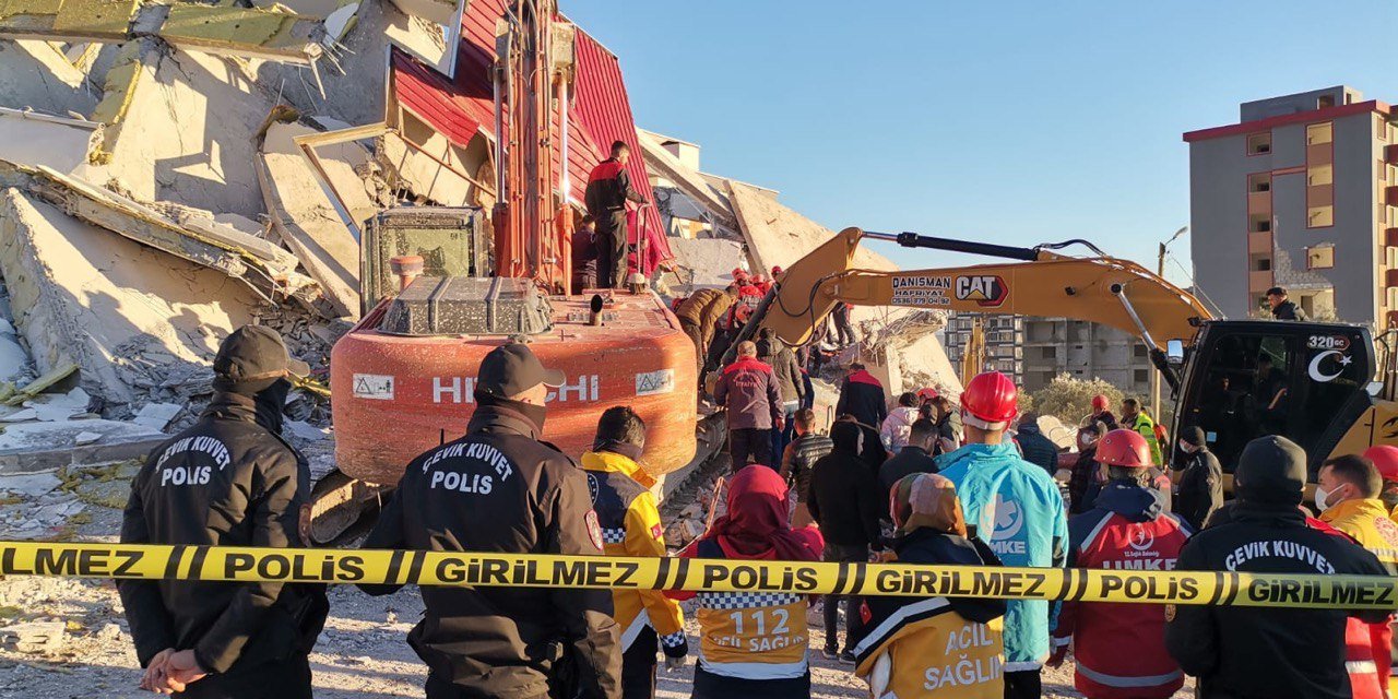 Kahramanmaraş’ta enkazın altına kalan operatörün cansız bedenine ulaşıldı 