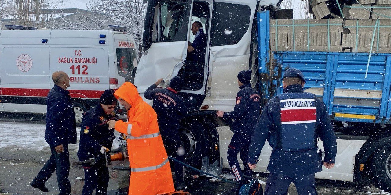 Kahramanmaraş’ta direksiyon hakimiyetini kaybeden sürücü zincirleme trafik kazasına neden oldu