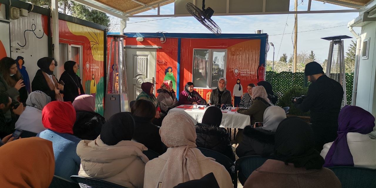 Kadem Deprem Şehitlerini Kabirleri Başında Ziyaret Etti!