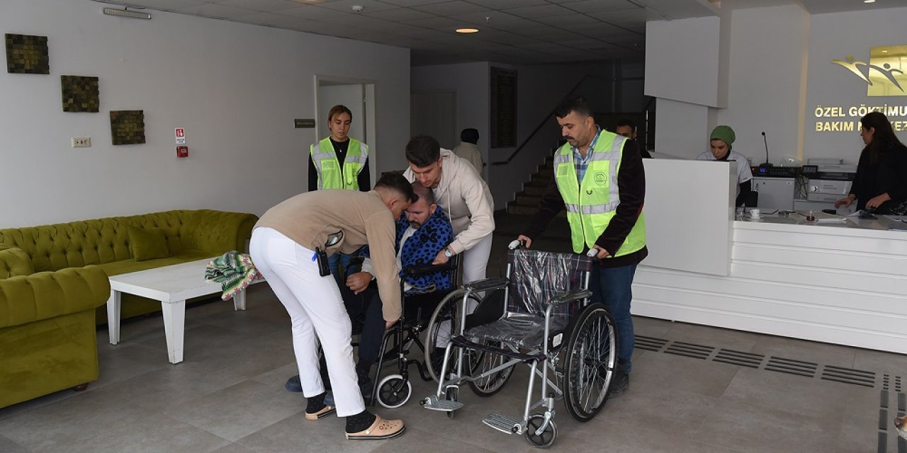 Dulkadiroğlu’ndan İhtiyaç Sahibi Vatandaşa Tekerlekli Sandalye!