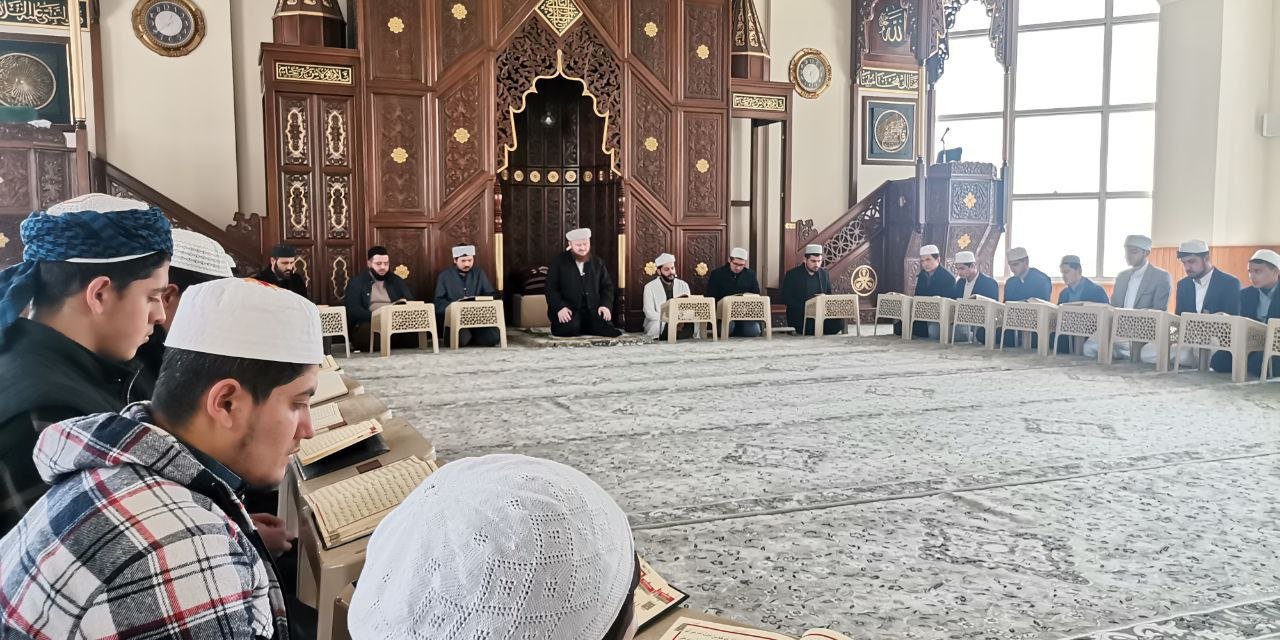 Kahramanmaraş Farukiye Medresesi'nde Hafızlar Mukabele Okuyor 