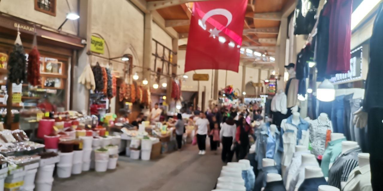 Kahramanmaraş'ta Bayram Hazırlıkları Başladı: Çarşılar Hareketlendi, Ev Hanımları Tatlı Yaptı 