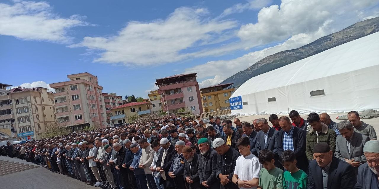 Gazze Şehitleri İçin Gıyabi Cenaze Namazı Kılındı 