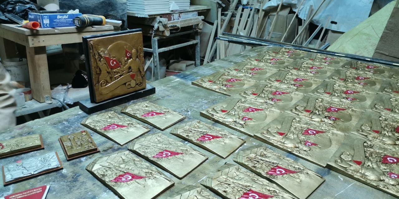 Kahramanmaraş'ta Serigrafi Ustası, Magnetlerle Şehrin Kültürel Değerlerini Tanıtıyor  